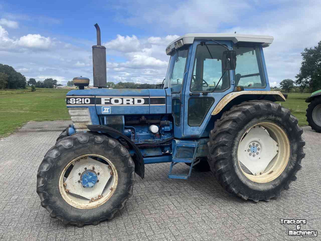 Tracteur Ford 8210 II ZF-4WD, DP 16+8, cab + airco !!
