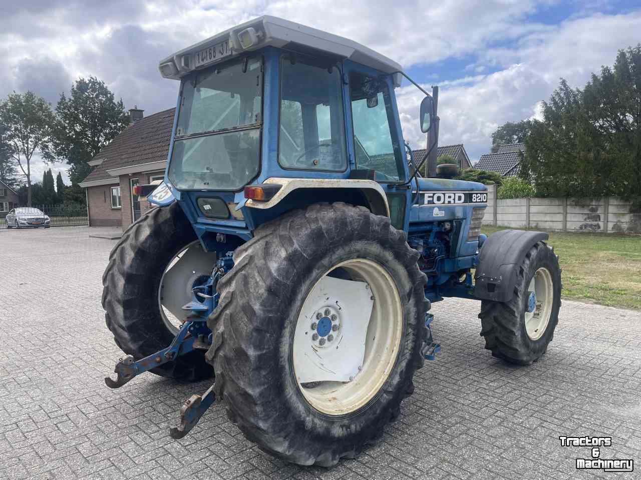 Tracteur Ford 8210 II ZF-4WD, DP 16+8, cab + airco !!