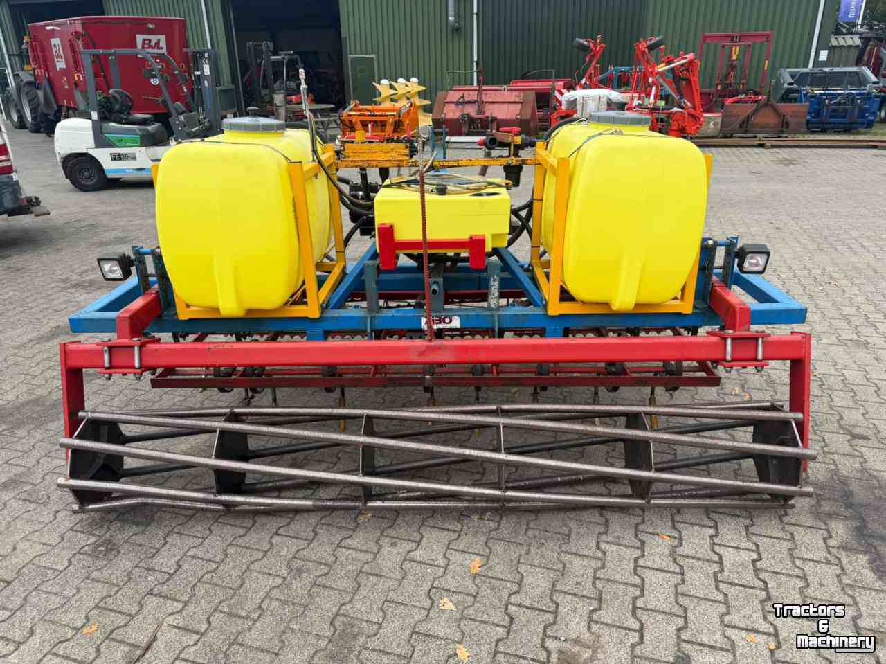 Cultivateur Zibo FC 300 frontcultivator met spuitopbouw