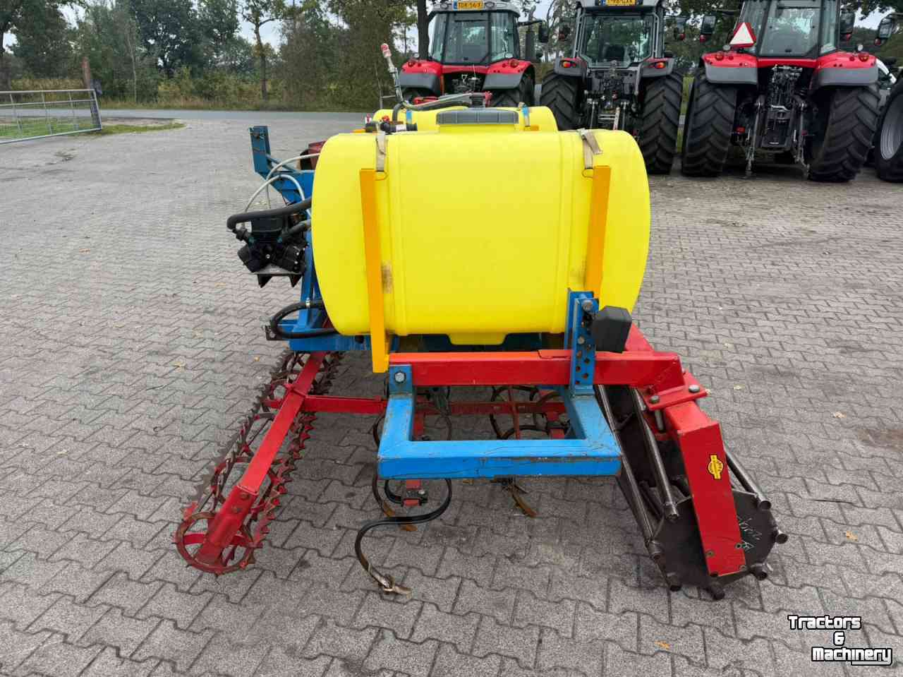 Cultivateur Zibo FC 300 frontcultivator met spuitopbouw