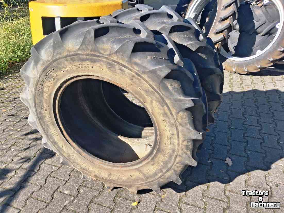 Roues, Pneus, Jantes, Barillets Jumelage Good Year 13.6/24