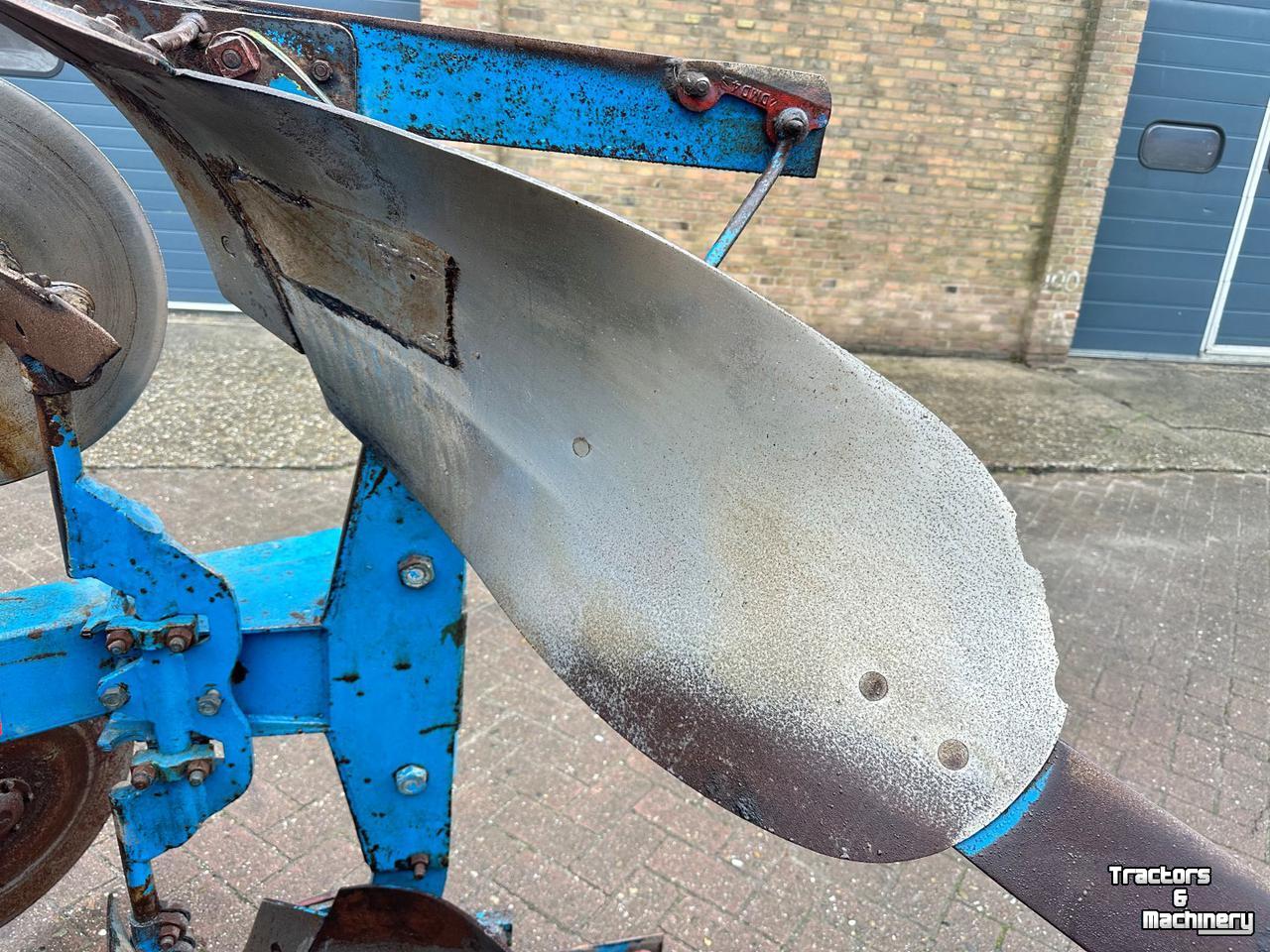 Charrues Dowdeswell DP 7 PLOEG