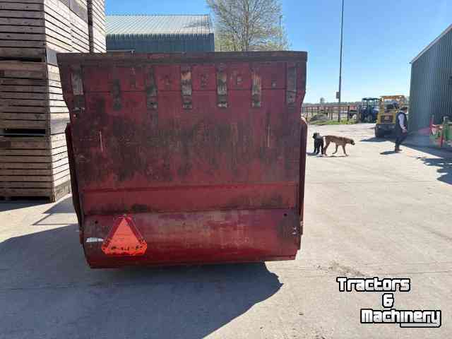 Distributeur de fourrage en bloc Strautmann Blokkenwagen
