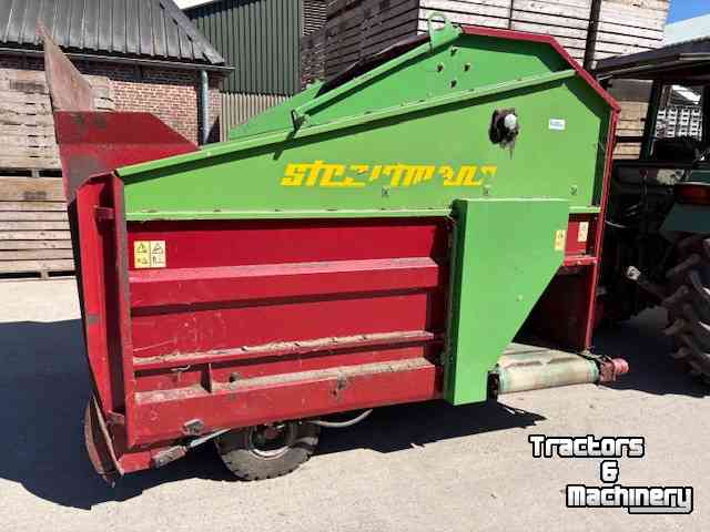 Distributeur de fourrage en bloc Strautmann Blokkenwagen