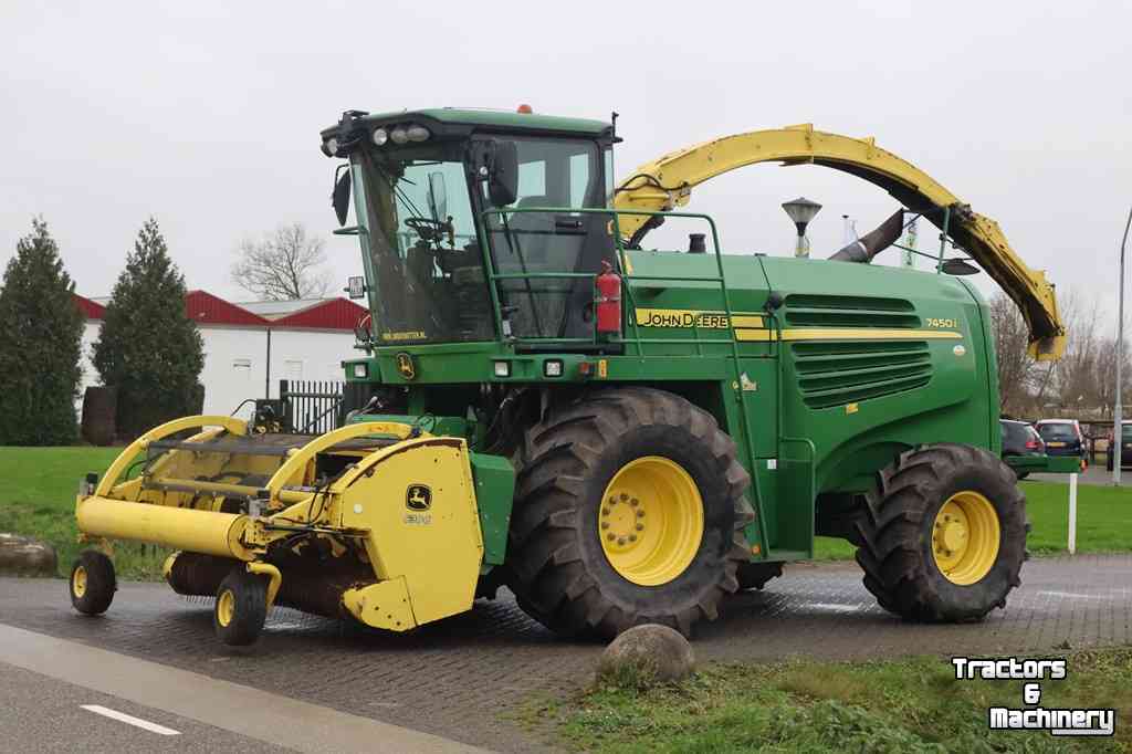 Ensileuse automotrice John Deere 7450