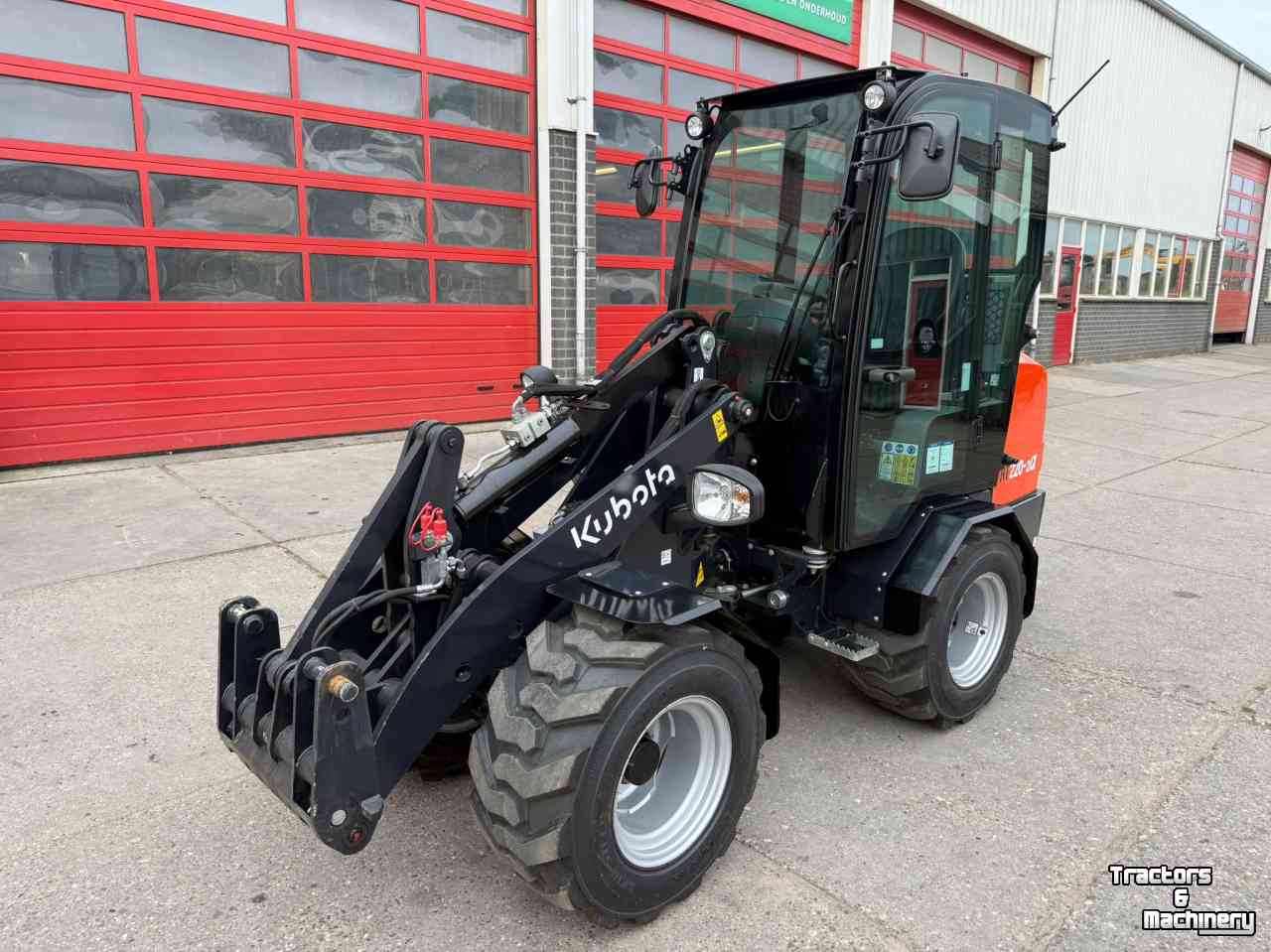 Chargeuse sur pneus Kubota RT220-2a nieuw. ( Giant G2300 X-tra HD ) Cabine