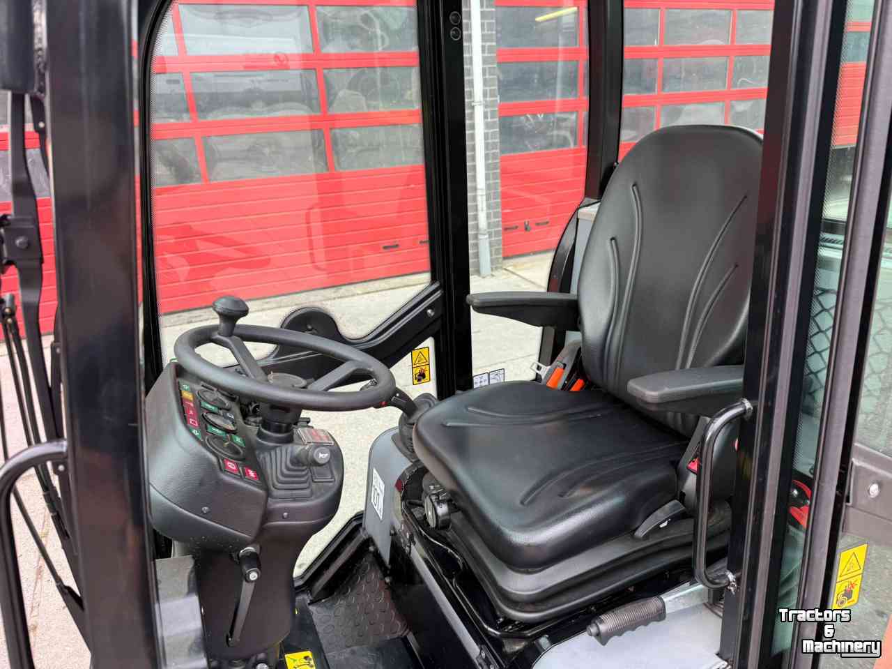 Chargeuse sur pneus Kubota RT220-2a nieuw. ( Giant G2300 X-tra HD ) Cabine