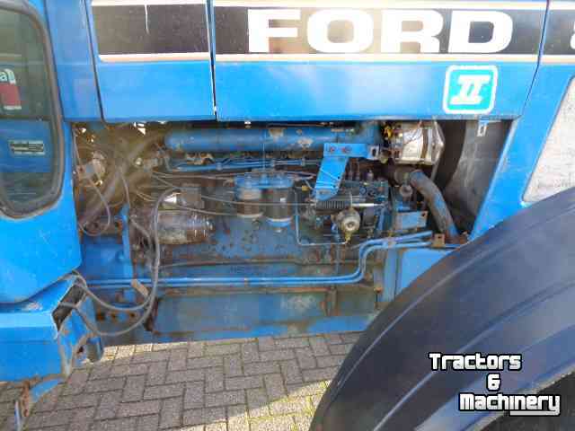 Tracteurs Ford 8210 II