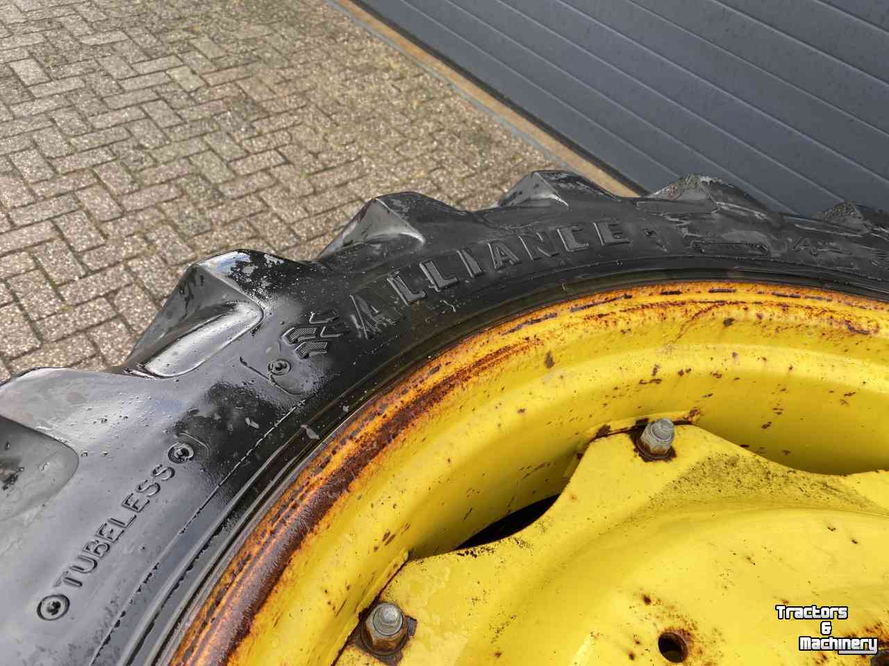 Roues, Pneus, Jantes, Barillets Jumelage Alliance 11.2R32 en 12.4R46 op velg