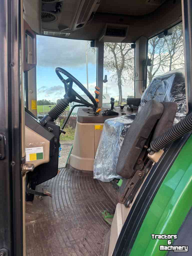 Tracteur John Deere 6110