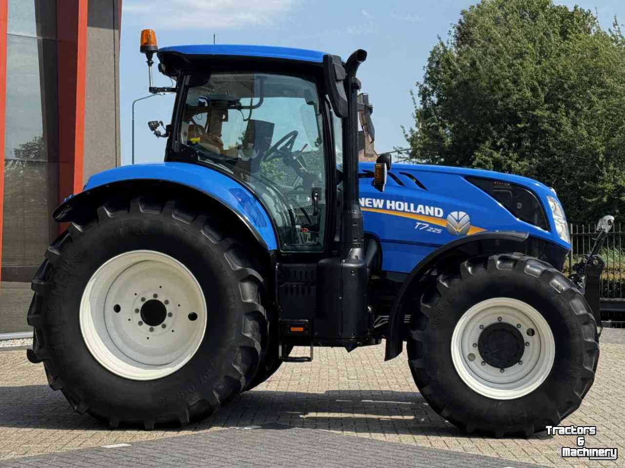 Tracteur New Holland T7.225AC vario Stage V  Full options GPS  Lucht Hydr rem