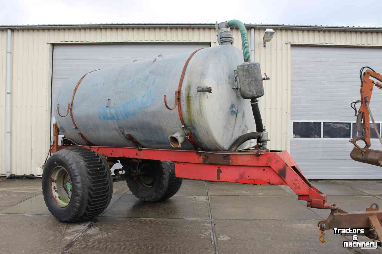 Tonneau de lisier Beco MT6800 liter enkelas mesttank giertank vacuumtank waterwagen
