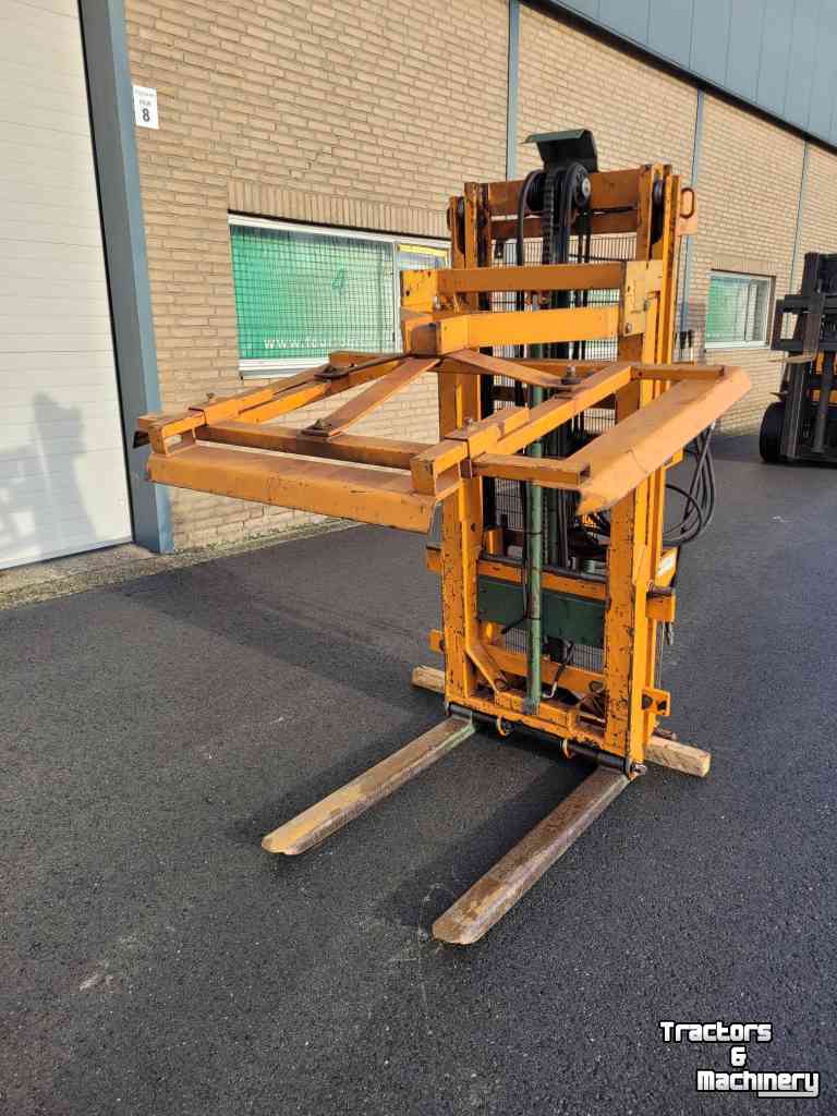 Elévateur Sicma Hefmast met kistenklem