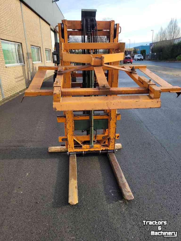 Elévateur Sicma Hefmast met kistenklem