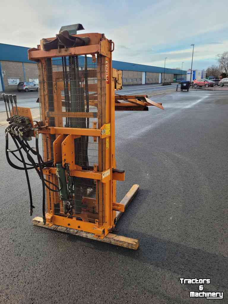 Elévateur Sicma Hefmast met kistenklem