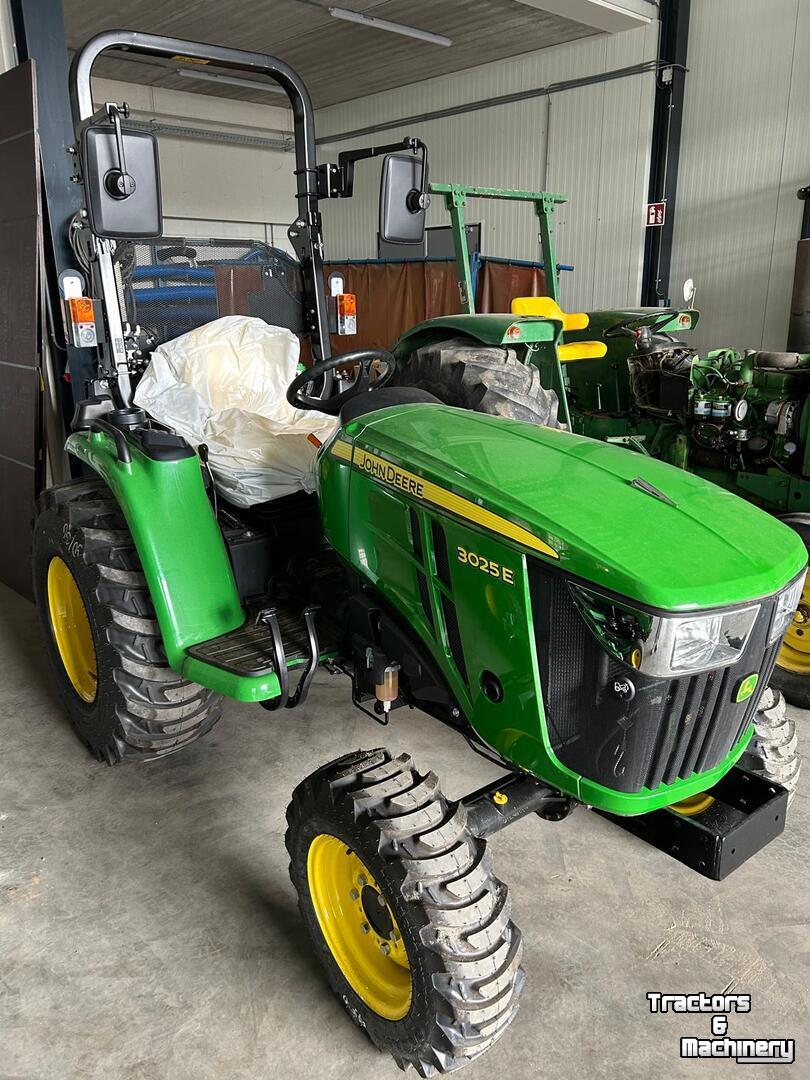 Tracteur pour vignes et vergers John Deere 3025E