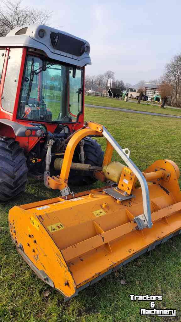 Tracteur pour vignes et vergers Antonio Carraro TRX 8400