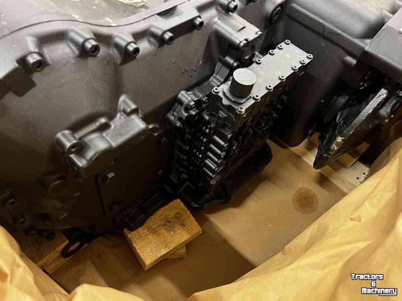 Chargeuse sur pneus Case Complete Powershift versnellingsbak ZF voor Case CE 821E, 921E  New Holland W190B, W190BLR, W190B E.I.