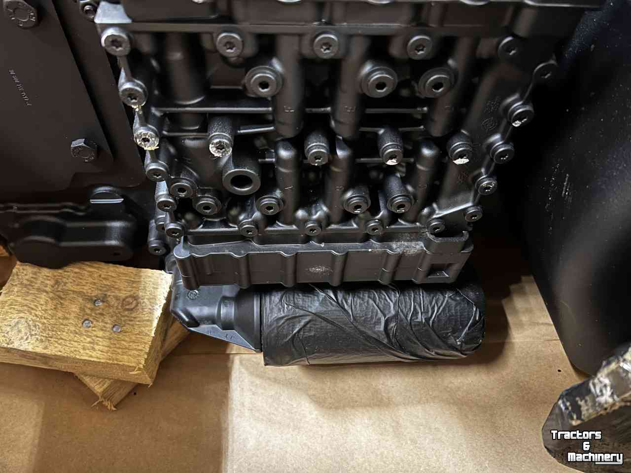 Chargeuse sur pneus Case Complete Powershift versnellingsbak ZF voor Case CE 821E, 921E  New Holland W190B, W190BLR, W190B E.I.