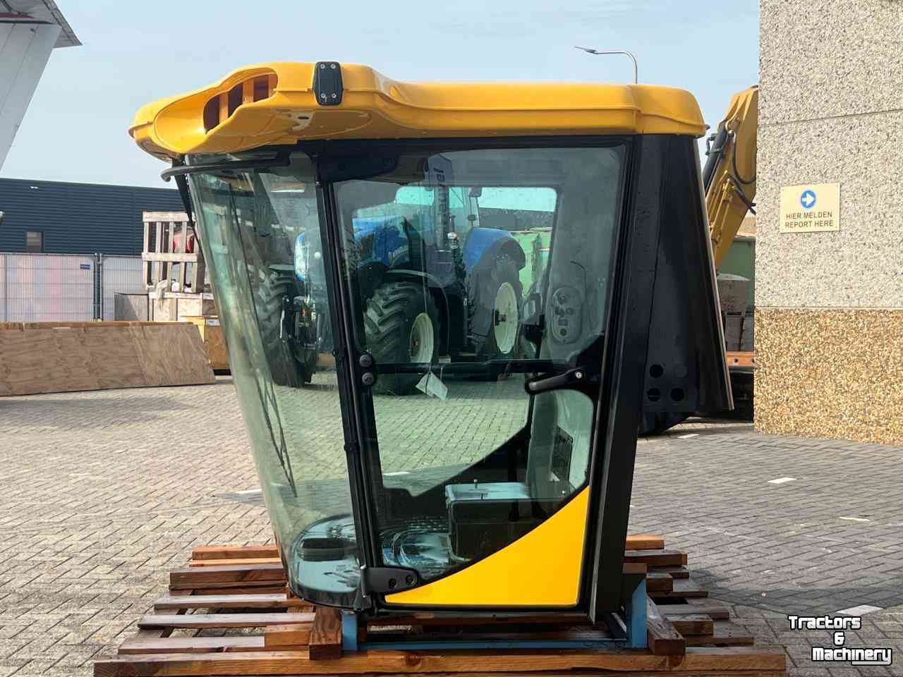 Moissonneuse batteuse New Holland Kabine voor CR  Parts nr:47446245