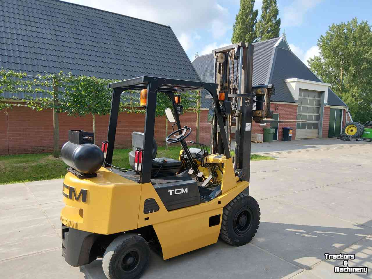 Chariot élévateur TCM FG 20