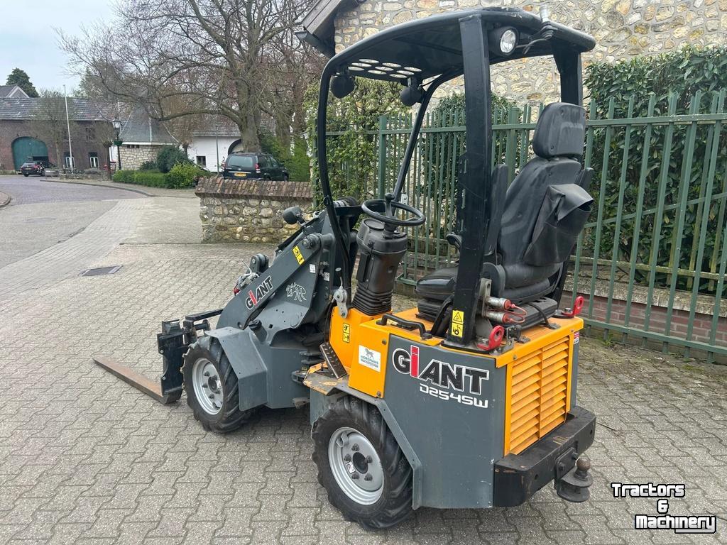 Chargeuse sur pneus Giant D254SW