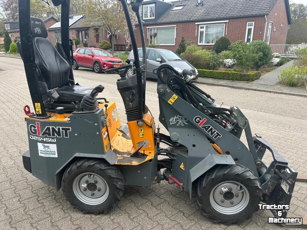 Chargeuse sur pneus Giant D254SW
