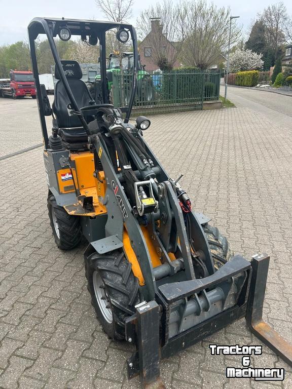 Chargeuse sur pneus Giant D254SW