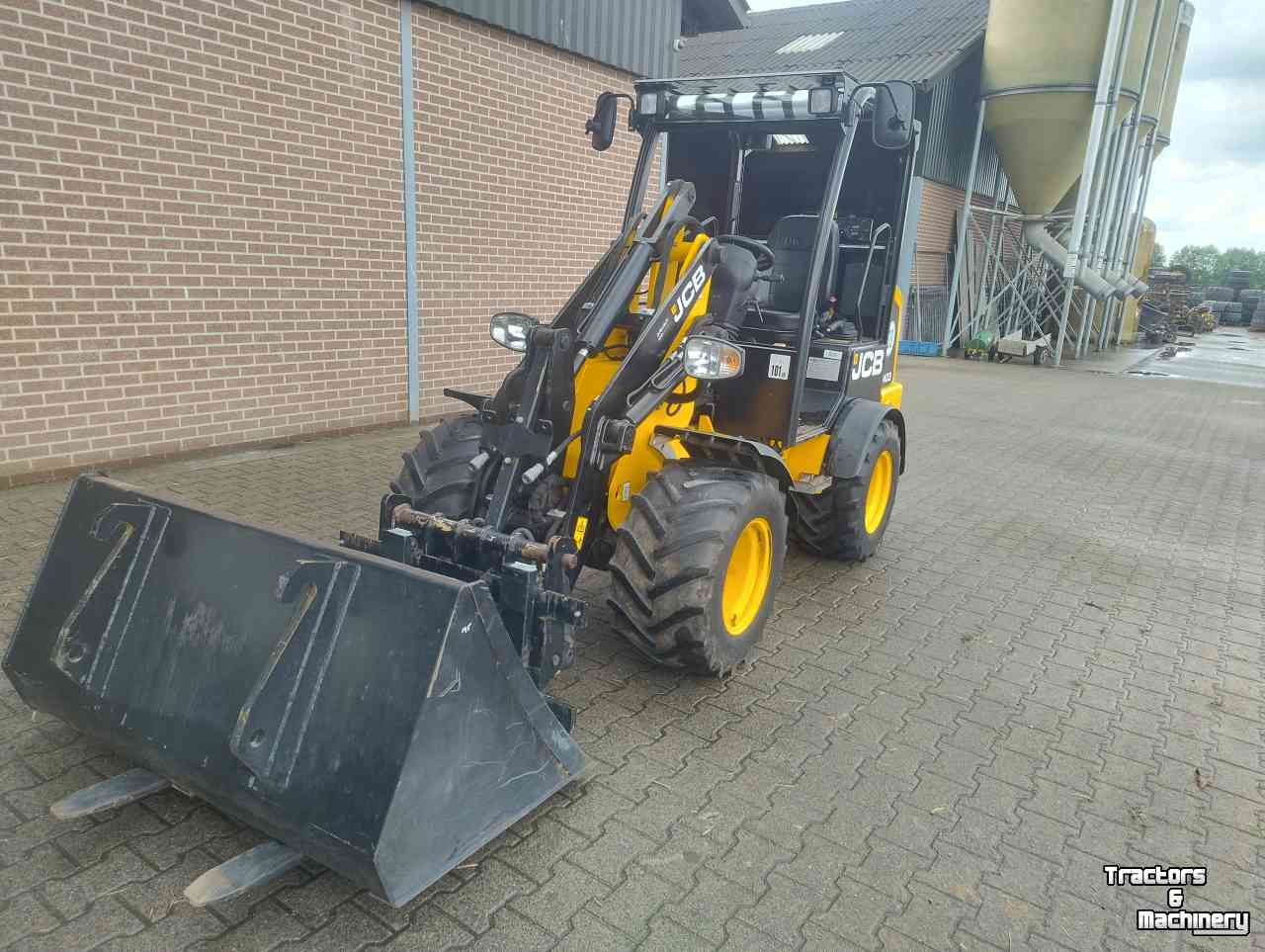 Chargeuse sur pneus JCB 403