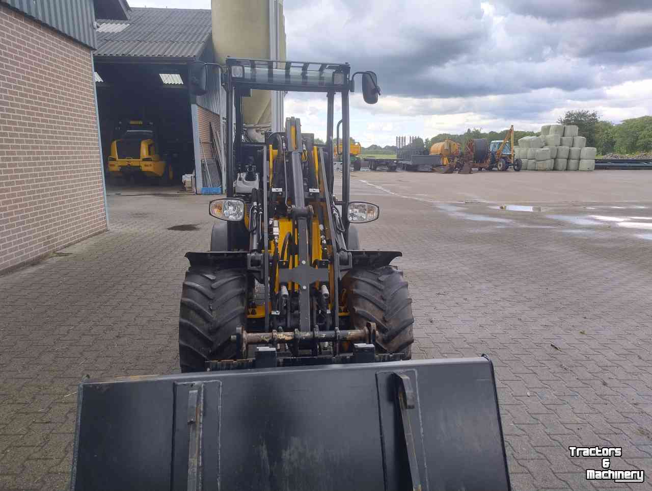 Chargeuse sur pneus JCB 403