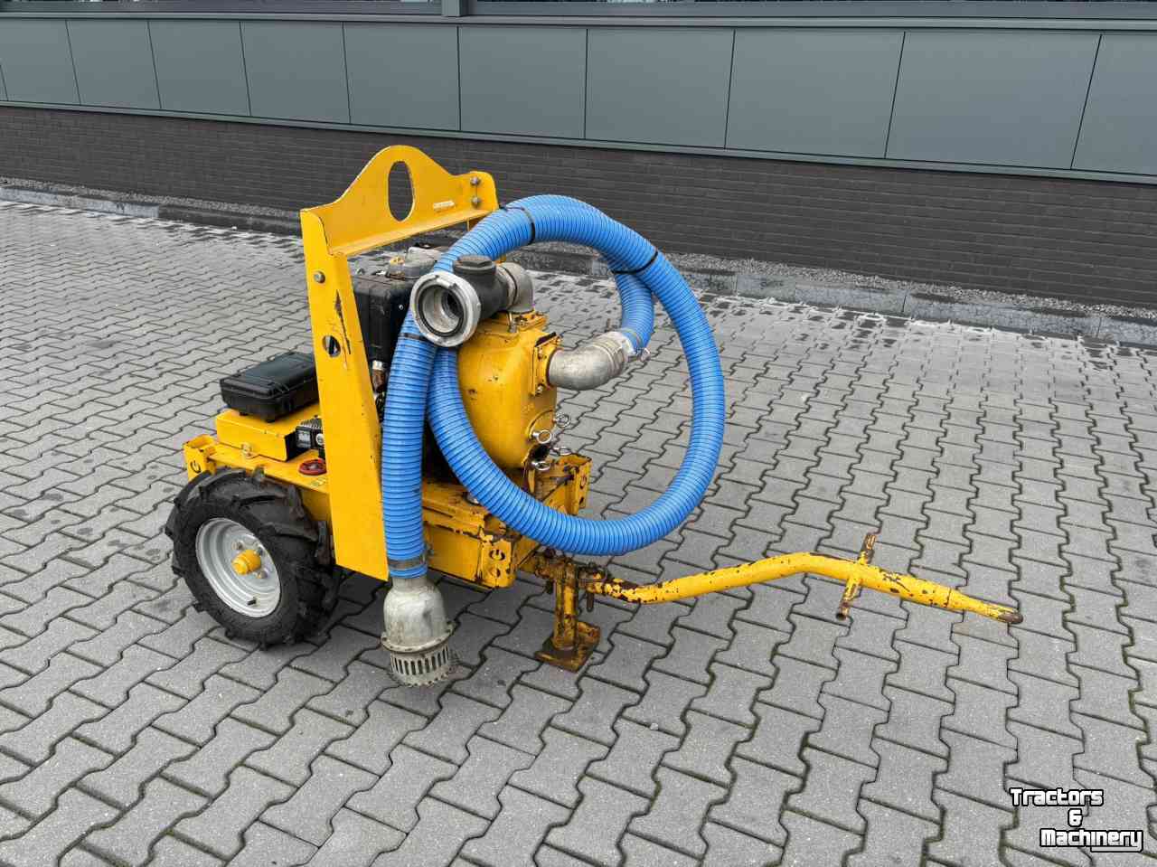 Distributeur à tuyau flexible trainé  Victor Waterpomp