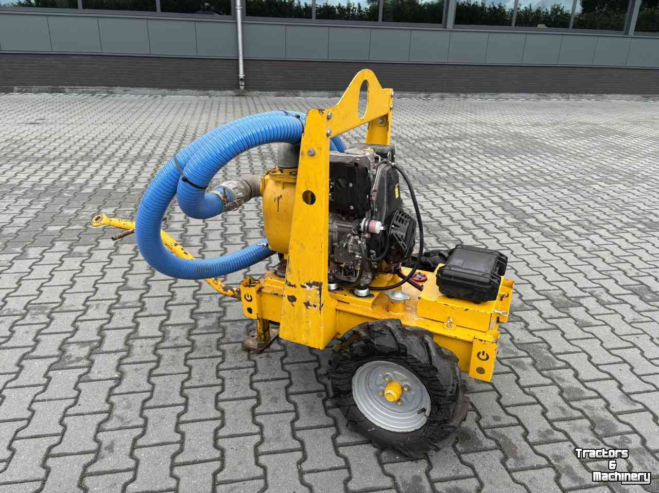 Distributeur à tuyau flexible trainé  Victor Waterpomp