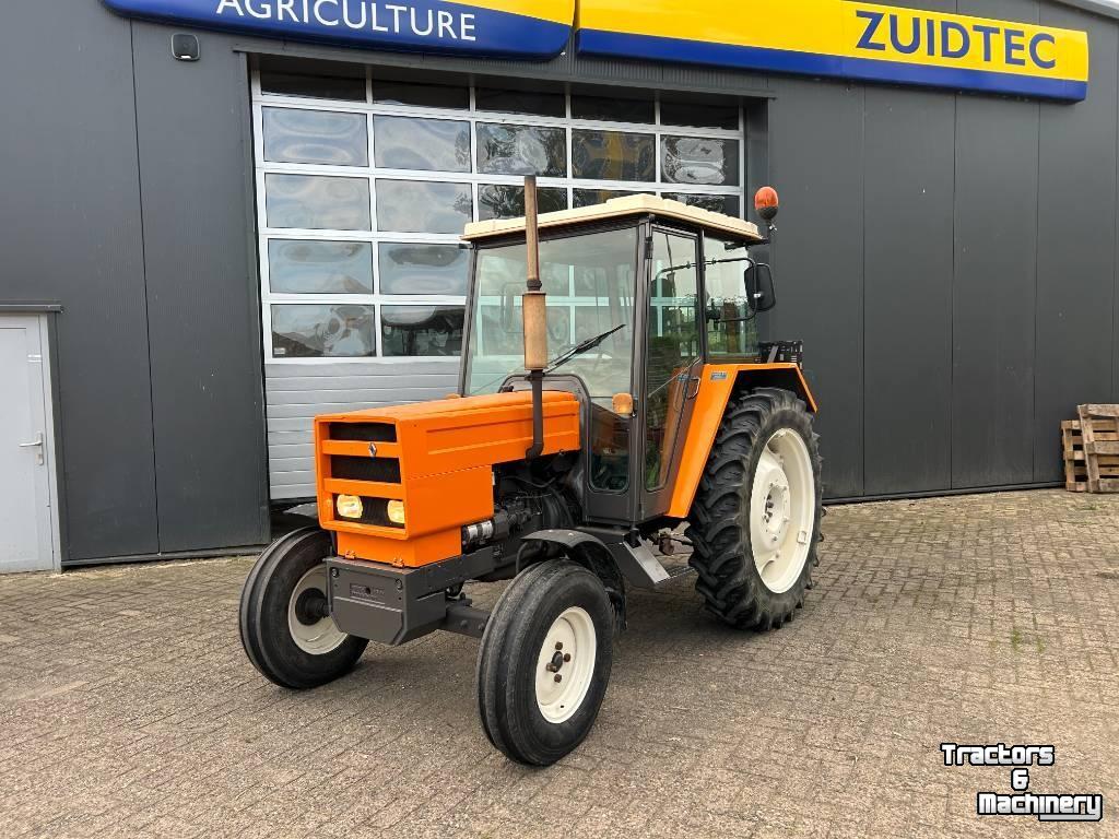 Tracteur Renault 551