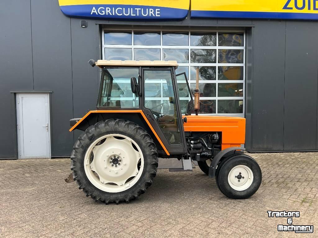 Tracteur Renault 551