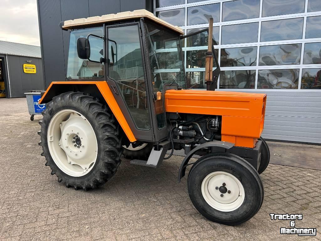 Tracteur Renault 551