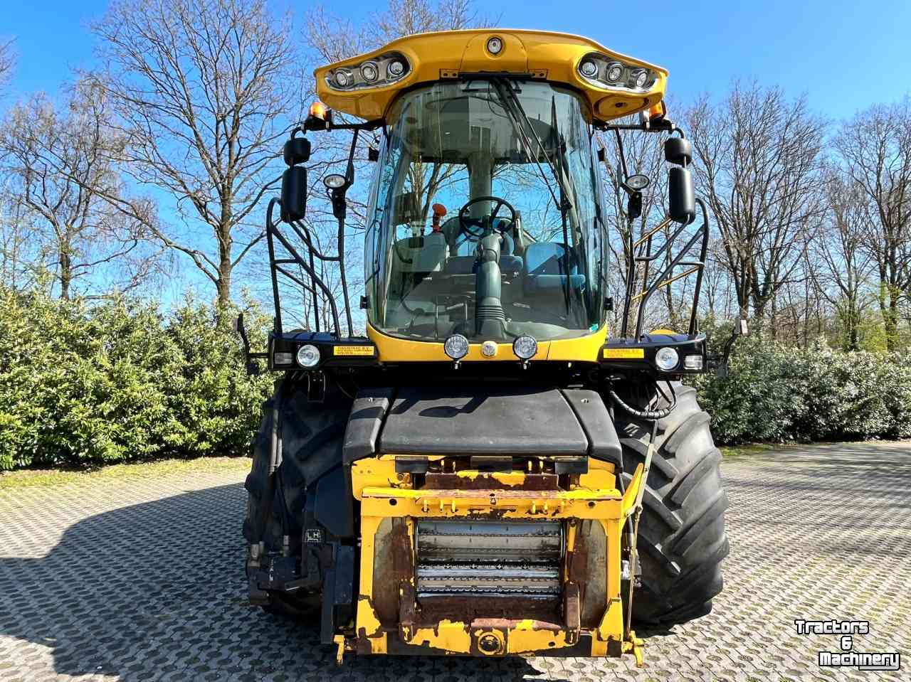 Ensileuse automotrice New Holland FR700