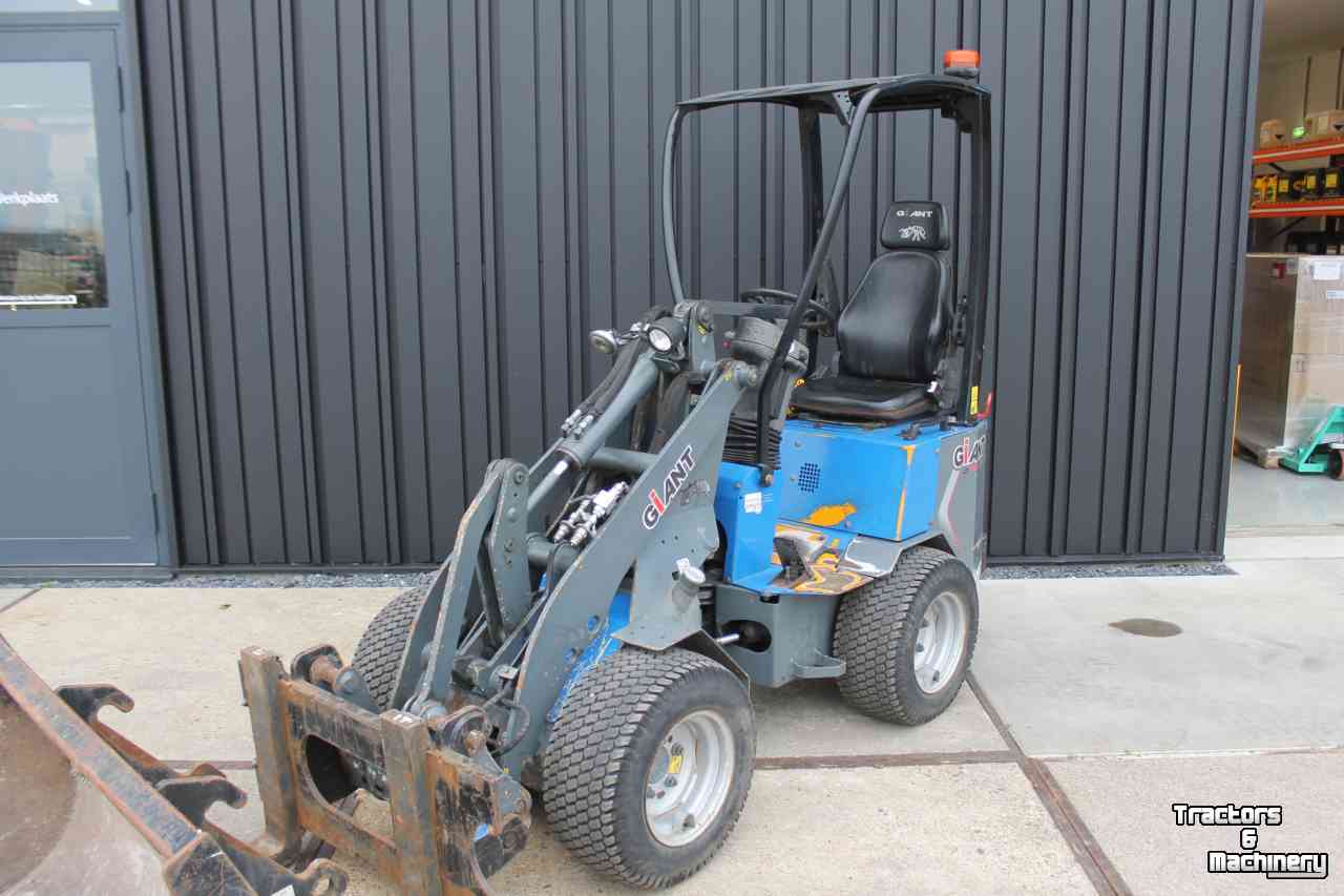 Chargeuse sur pneus Giant D204SW minishovel wiellader puinriek en palletvork