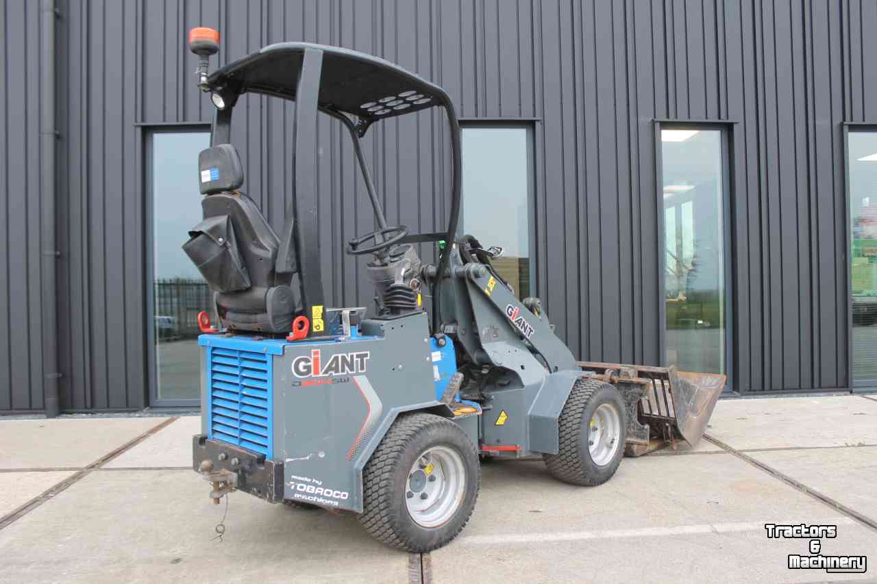Chargeuse sur pneus Giant D204SW minishovel wiellader puinriek en palletvork
