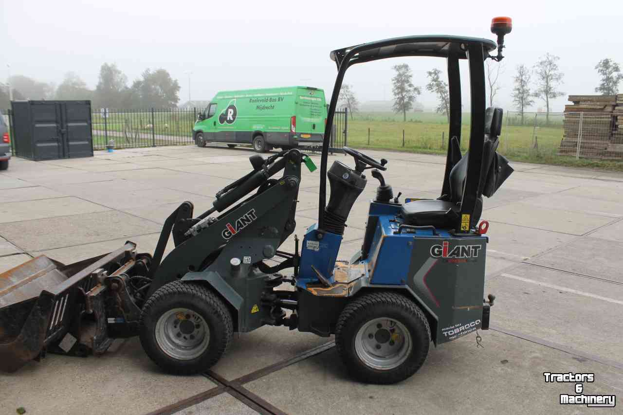 Chargeuse sur pneus Giant D204SW minishovel wiellader puinriek en palletvork