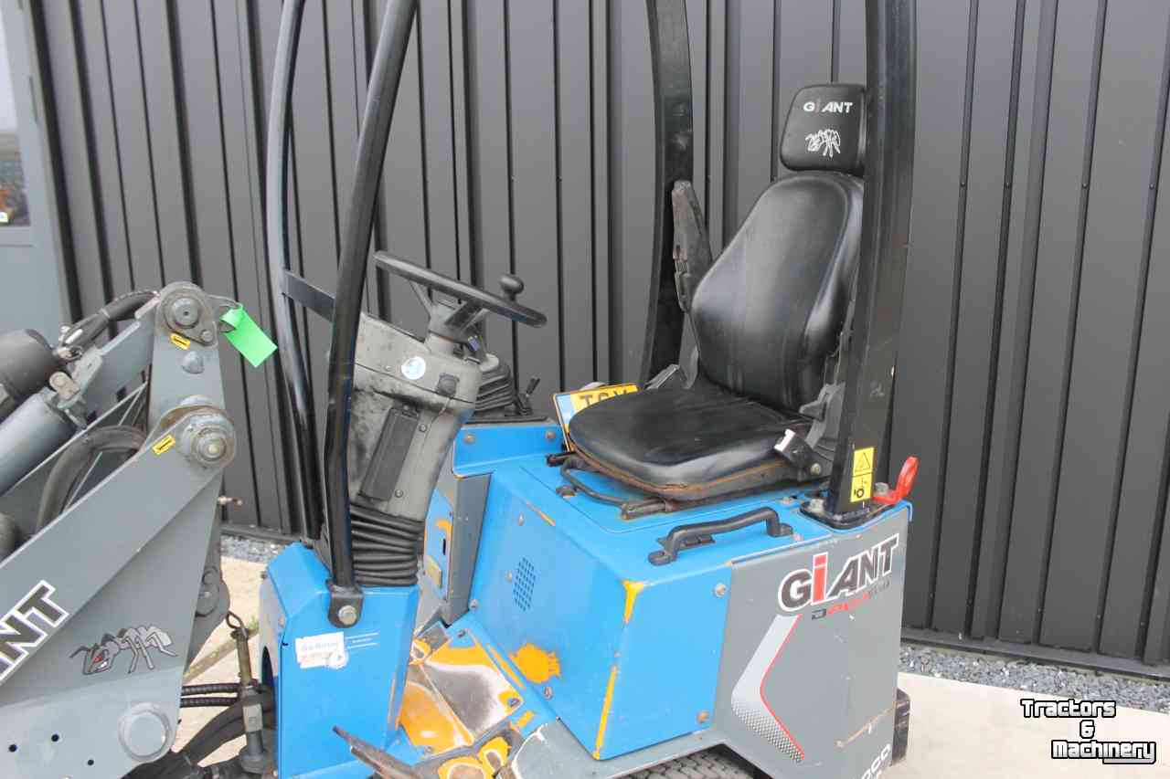 Chargeuse sur pneus Giant D204SW minishovel wiellader puinriek en palletvork