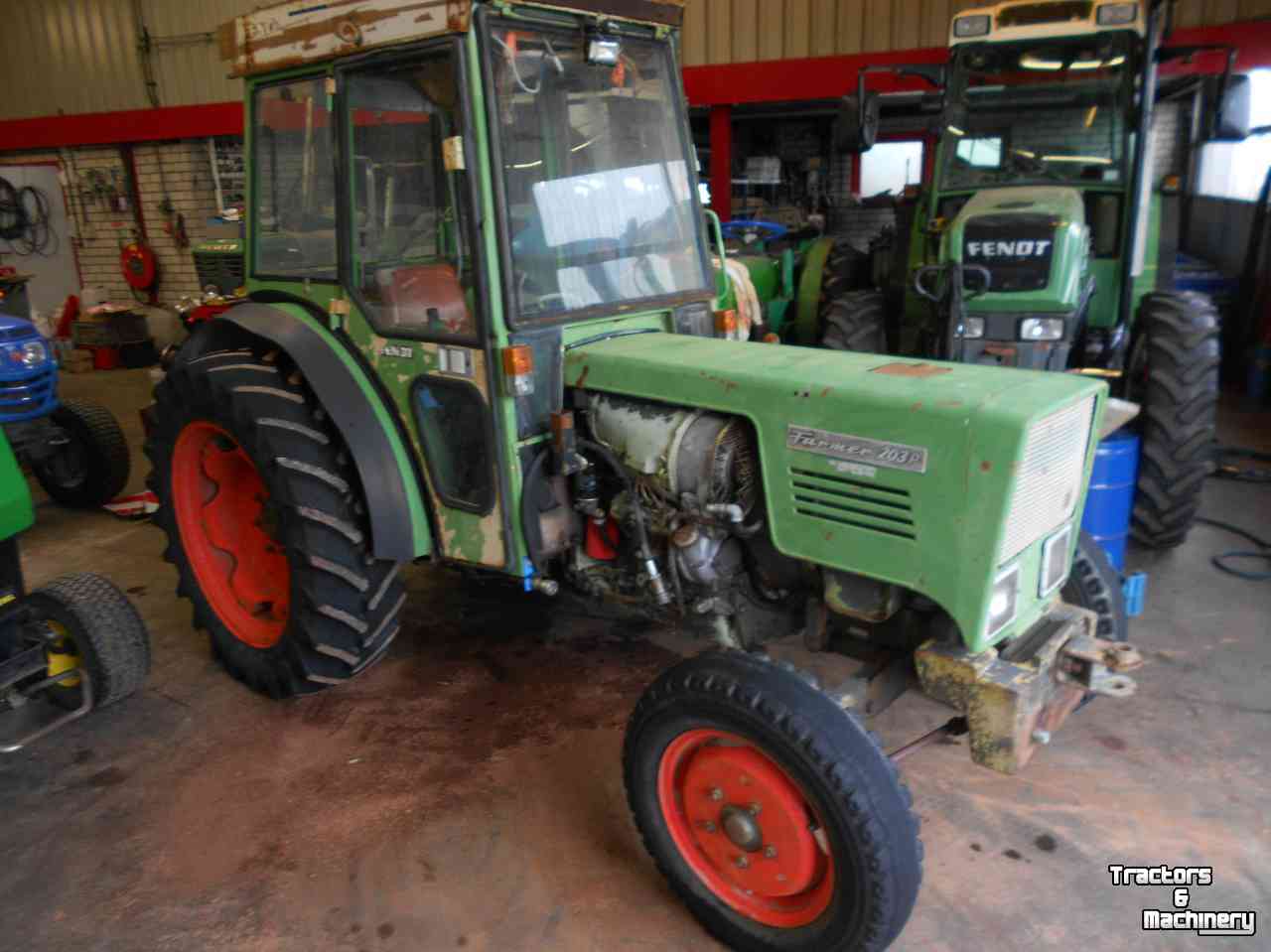 Tracteur pour vignes et vergers Fendt 203 p