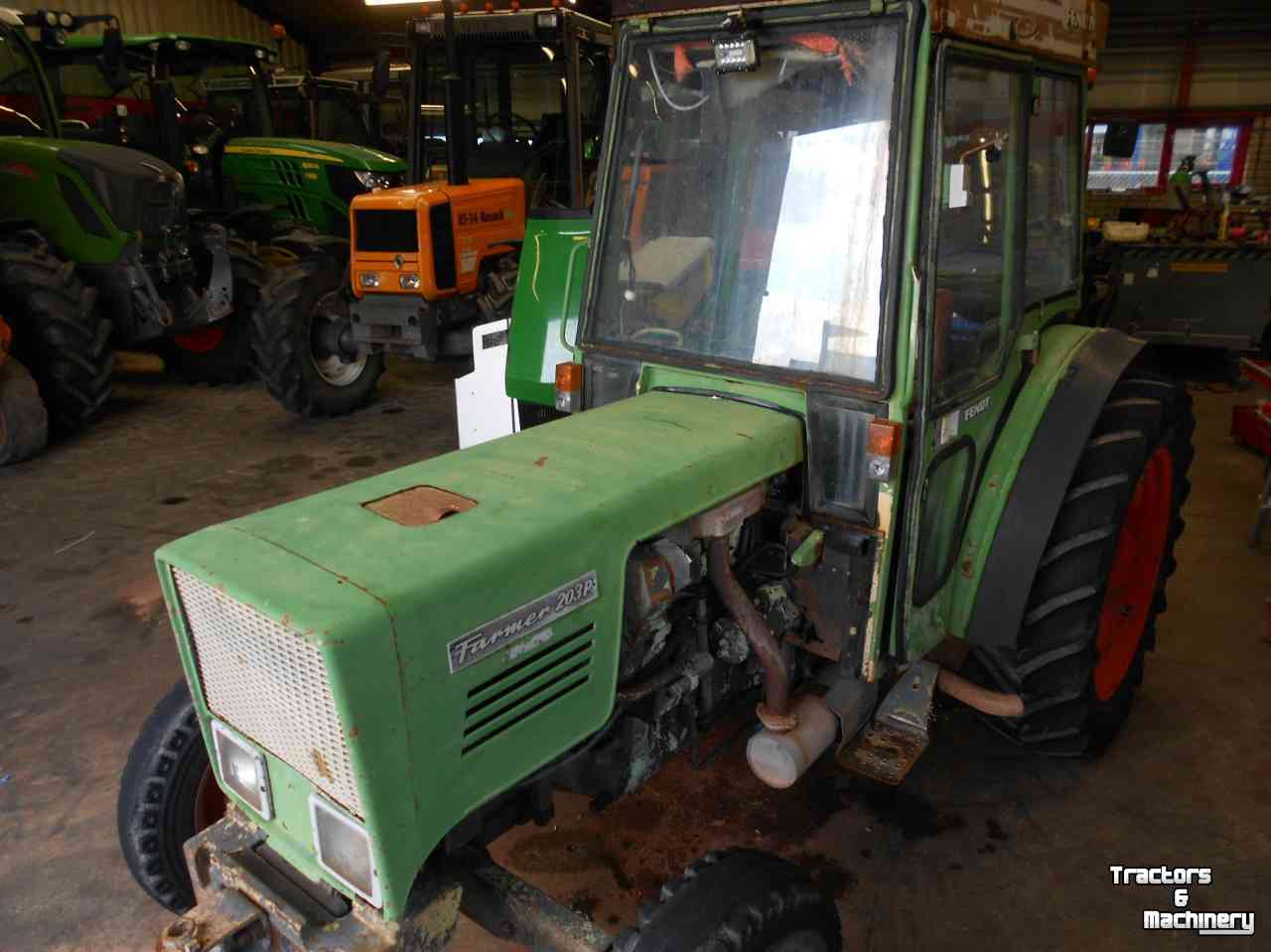 Tracteur pour vignes et vergers Fendt 203 p