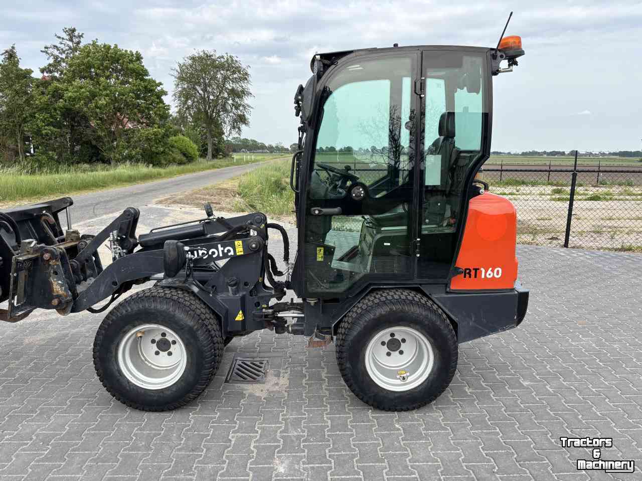 Chargeuse sur pneus Kubota RT 160 giant g1500 x-tra