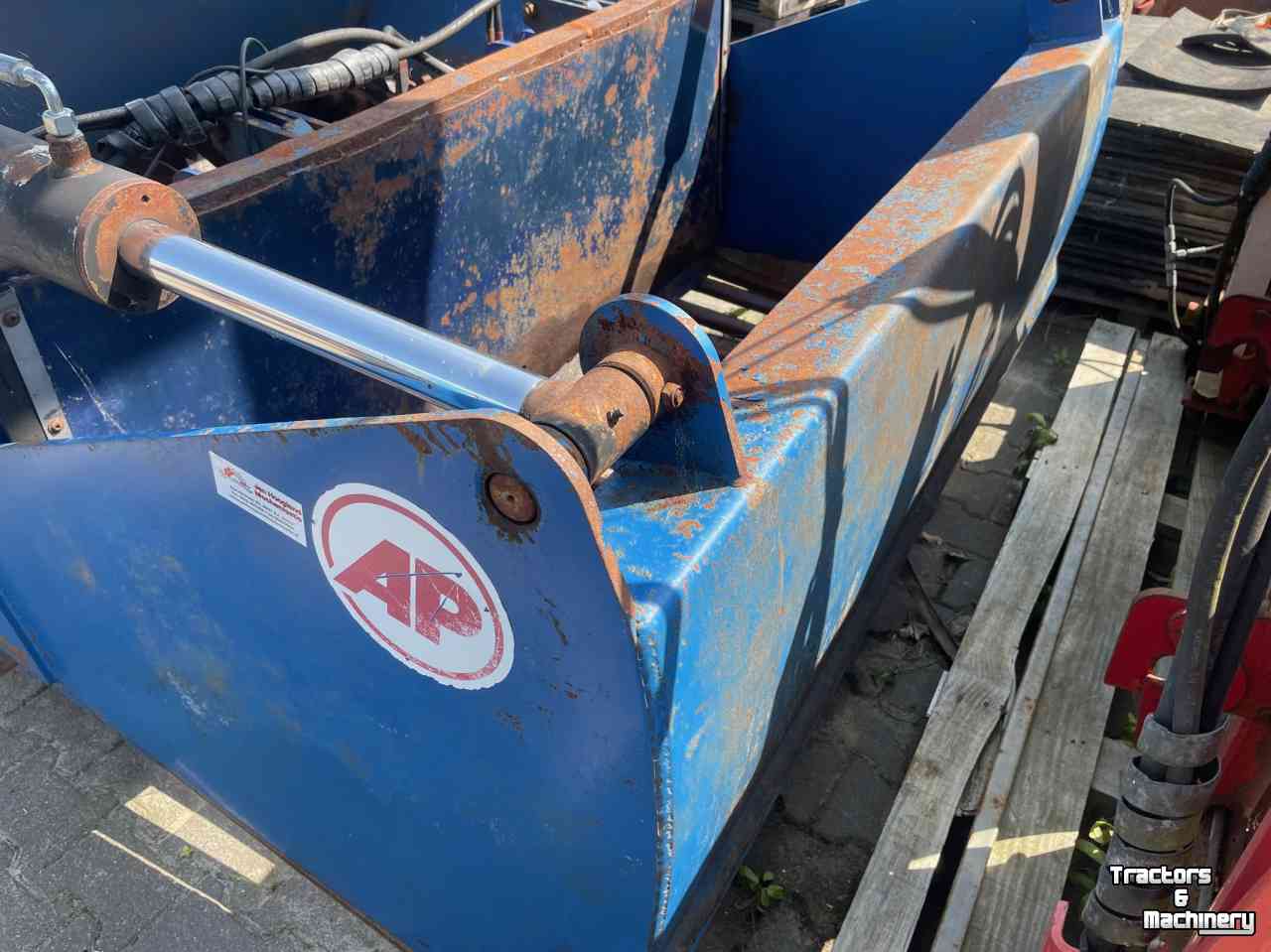Coupe-blocs d'ensilage AP NP1800