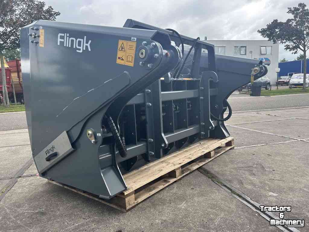 Coupe-blocs d'ensilage Flingk KHXL 1724 met JCB Q-Fit