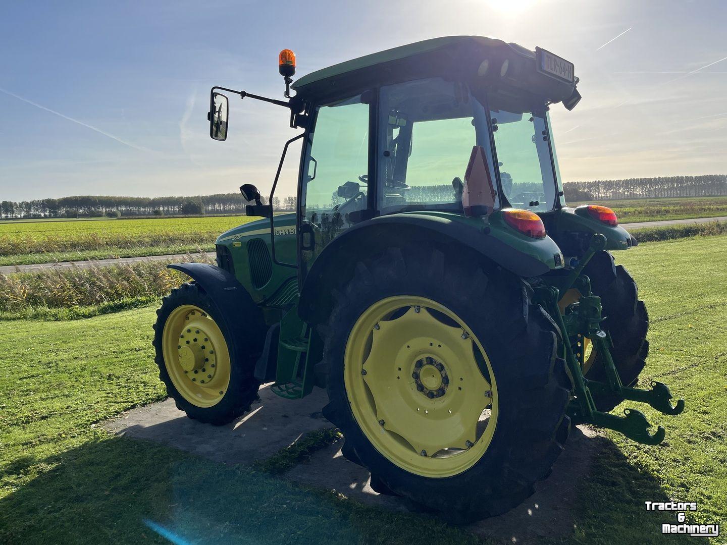 Tracteur John Deere 5820
