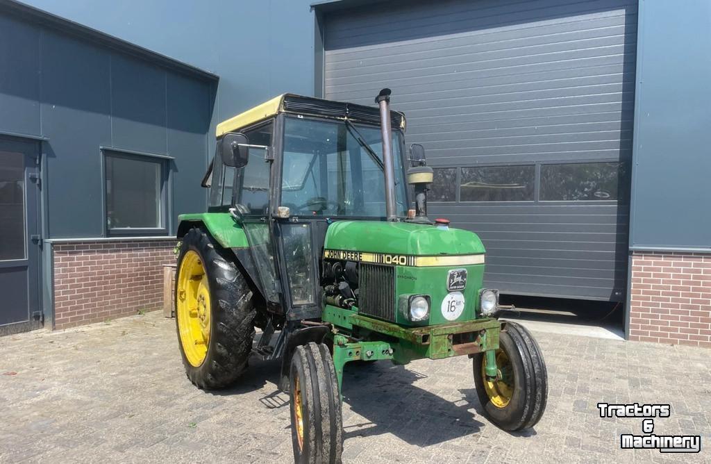 Tracteur John Deere 1130 met voorlader en 1040 - beide 2wd en kenteken fendt ford international