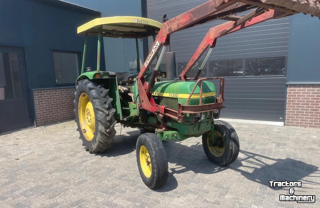Tracteur John Deere 1130 met voorlader en 1040 - beide 2wd en kenteken fendt ford international