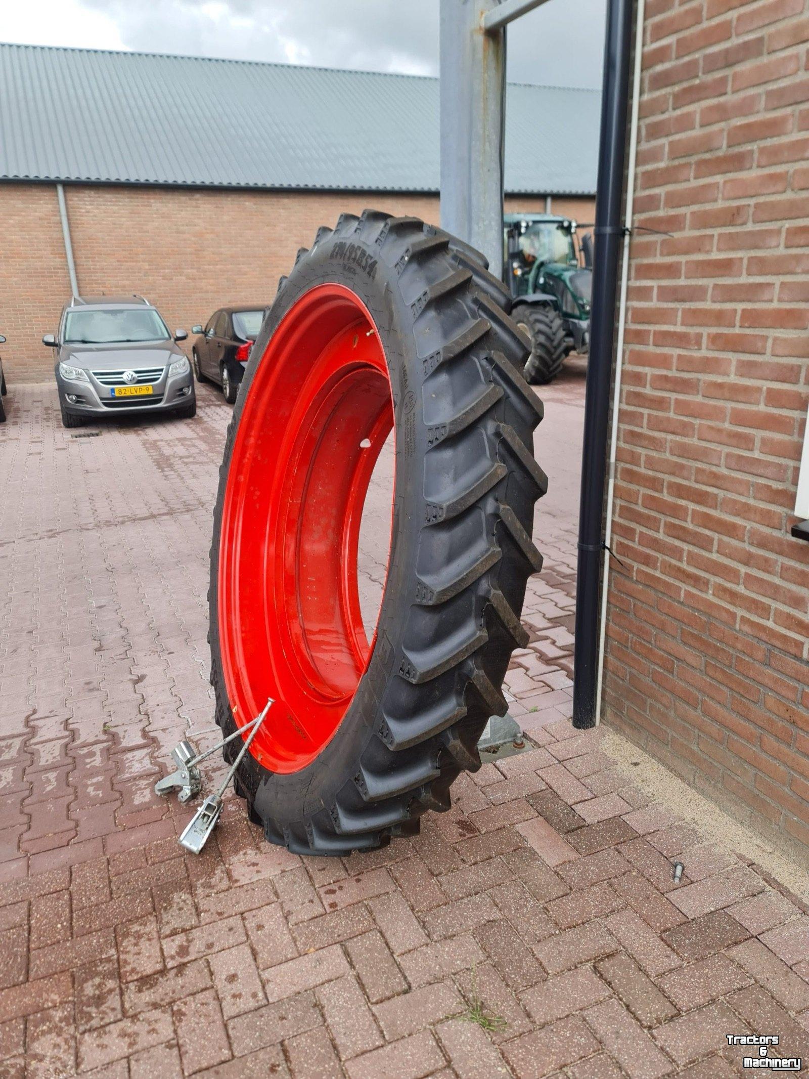 Roues, Pneus, Jantes, Barillets Jumelage  DUBBELLUCHT 270/85R54 NAAST 650/65R42