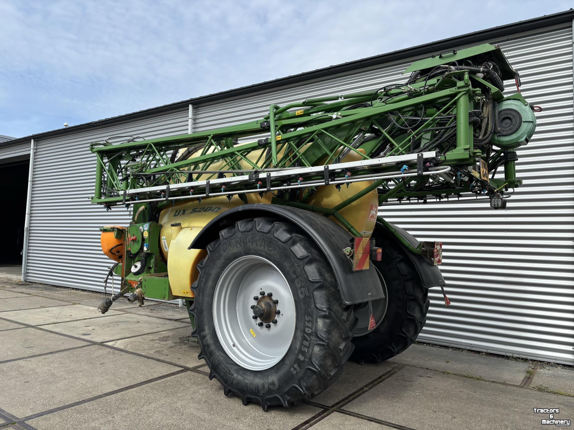 Pulvérisateur Amazone UX5200